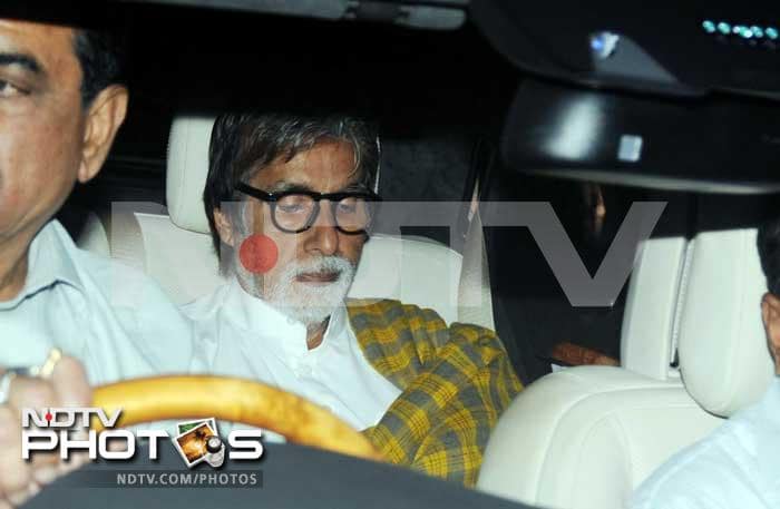 Actor Sanjay Dutt also came to visit Big B along with wife Maanyata.