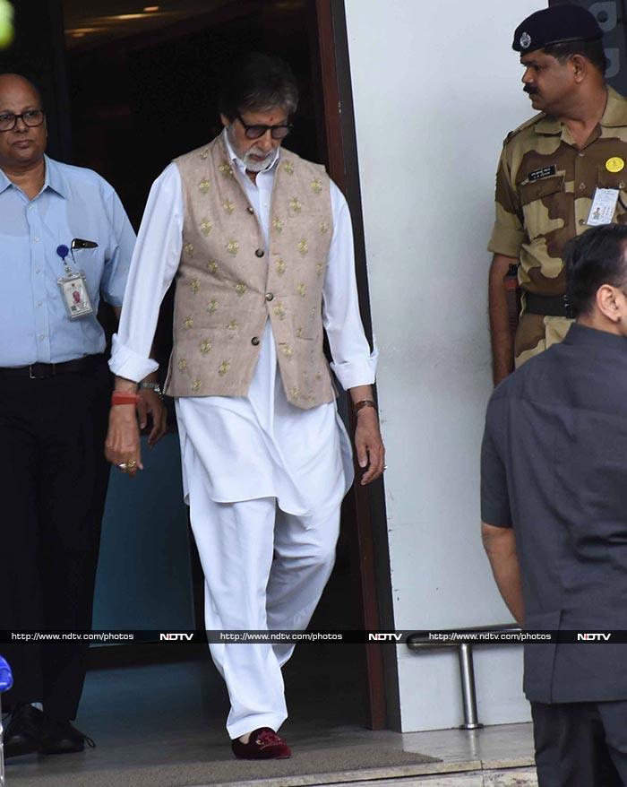 Amitabh Bachchan And Akshay Kumar Return To Mumbai