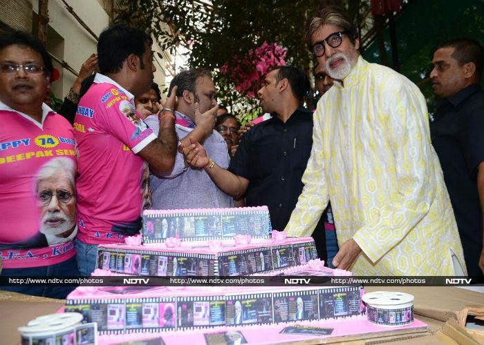 Bollywood actor Amitabh Bachchan celebrated his 74th birthday with media persons at his Mumbai residence on Tuesday morning.