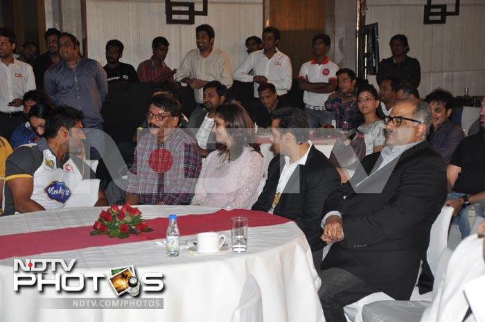 Among those present were actor Salman Khan, the face of Mumbai Heroes, along with team members Sohail Khan and Suneil Shetty.