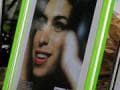 Photo : Family, fans bid farewell to Amy Winehouse