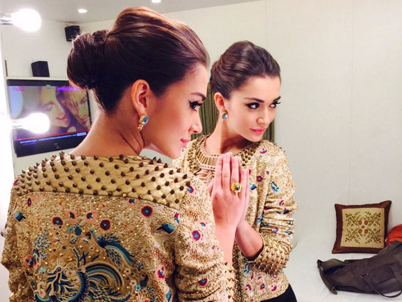 Photo : Amy's Journey to 'Queen of Bliing' With Help from Pakistani Designer