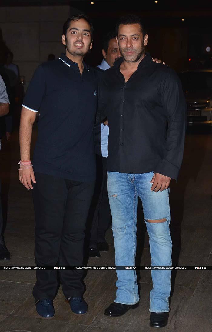 Salman, Aamir Party on Saturday Night