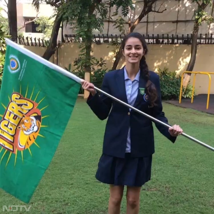 अनन्&zwj;या ने अपने सोशल मीडिया पर 10 साल पुरानी तस्&zwj;वीरें शेयर की हैं.