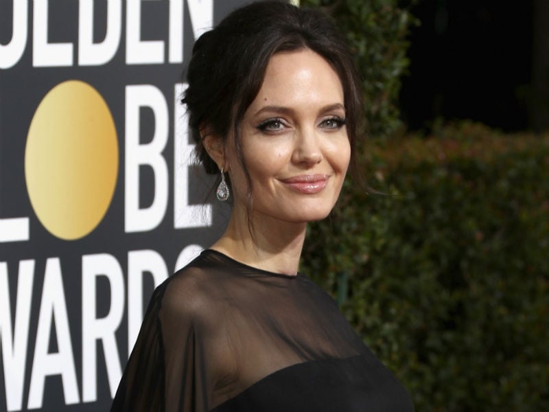 Photo : Golden Globes 2018 Red Carpet: Angelina Jolie, Meryl Streep, Jessica Chastain Lead Celeb Roll Call
