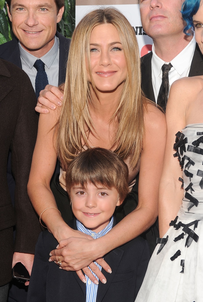 Brad Pitt\'s exes Aniston, Lewis bond together