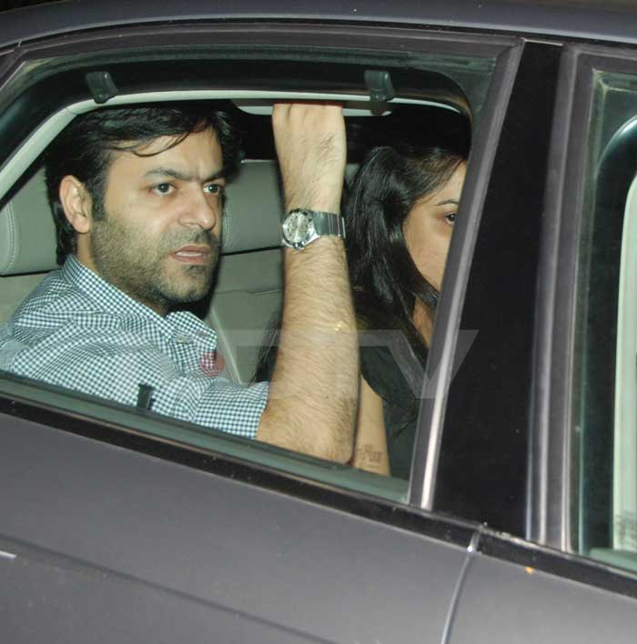 Tarun Masukhani was also seen driving down to the venue.<br><br>In another special screening of the movie a bunch of celebrities showed up. Take a look...