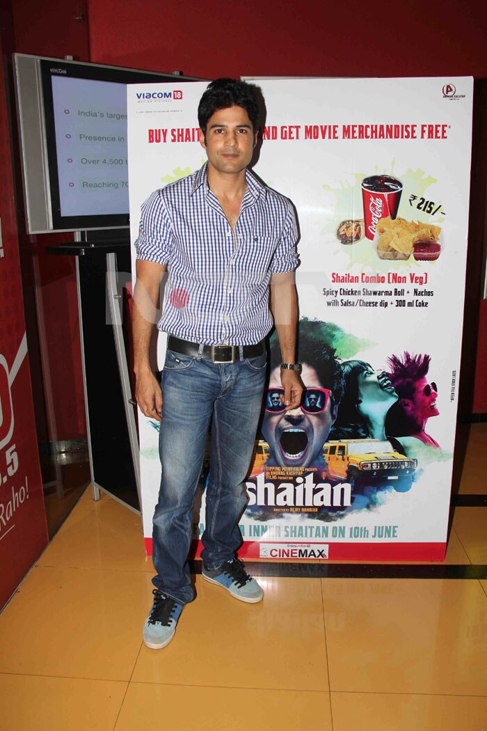 <i>Shaitan</i>'s lead actor Rajeev Khandelwal poses for the shutterbugs.