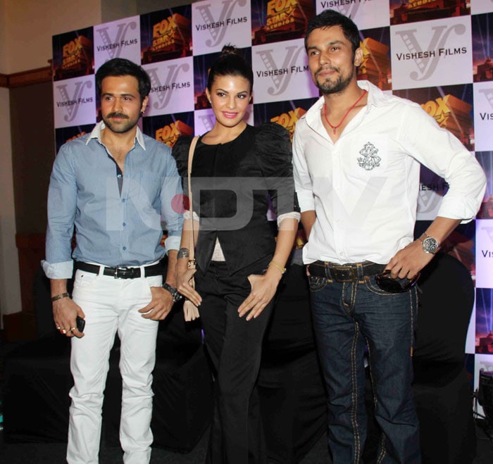 Jacqueline poses with Emraan Hashmi and Randeep Hooda.