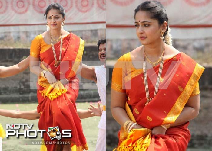 Red hot Anushka in <i>Siva Thandavam</i>