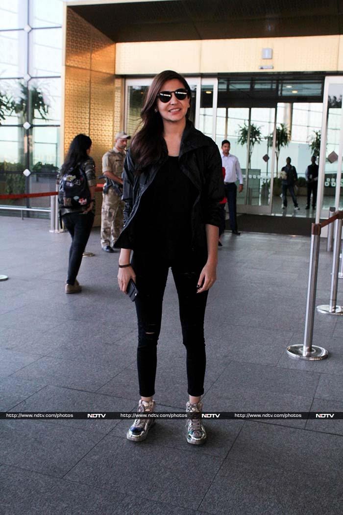 Anushka Sharma Spotted At The Airport. Umm...Is Shashi Around Too?