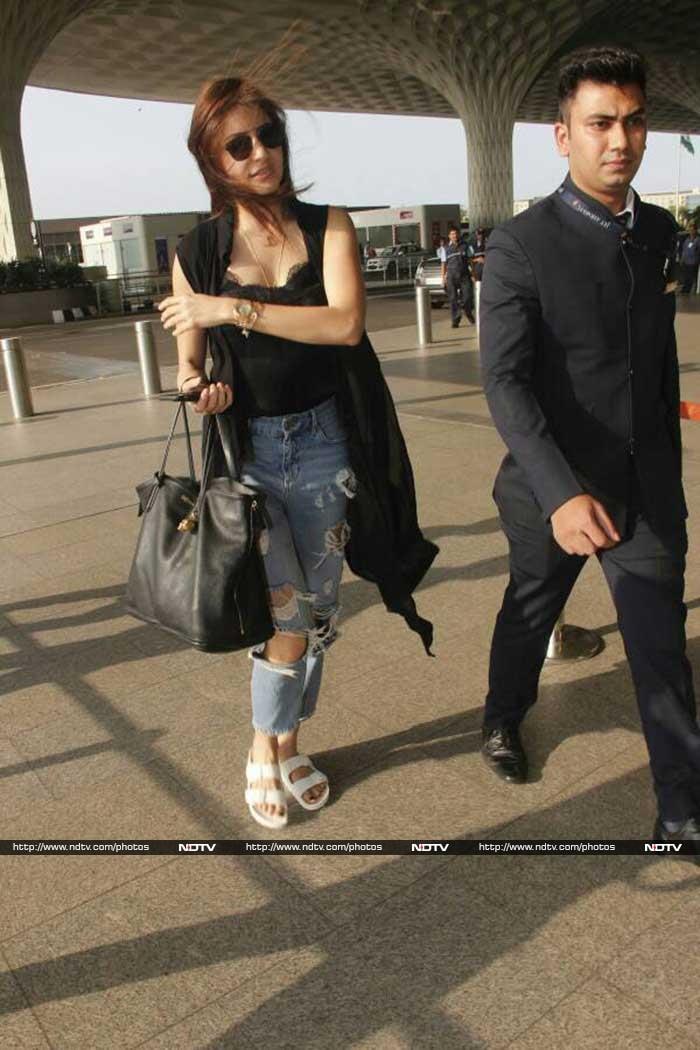 Anushka Sharma Scores Full Marks For Her Airport Fashion
