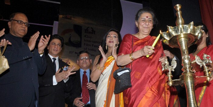 Ambika Soni, SRK and Digambar Kamat at the inauguration of the 42nd IFFI