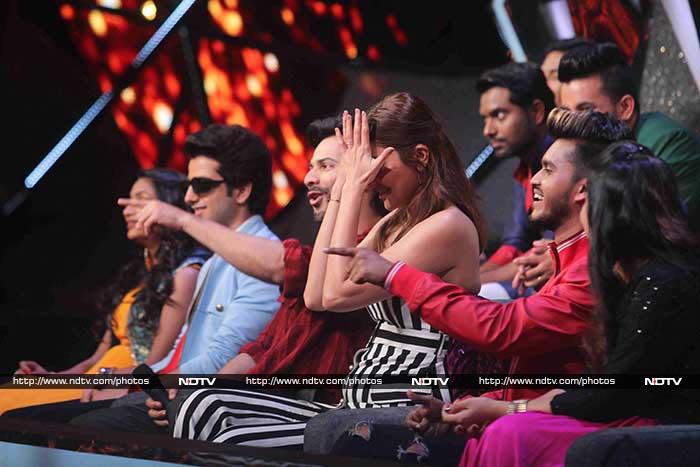 Anushka And Varun Had Crazy Fun On Indian Idol Sets