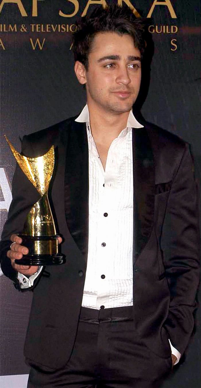 Imran Khan with his trophy.  (Photo: PTI)