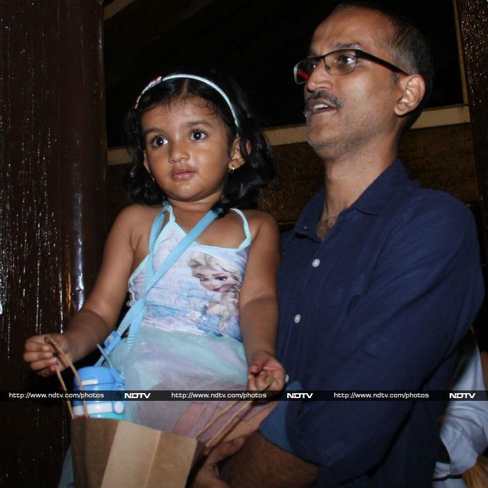 Aaradhya\'s Birthday: Twinkle Khanna\'s Daughter Nitara Leads Chillar Party
