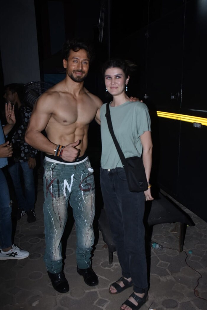 Tiger Shroff posed with his fan during his shooting in the city.