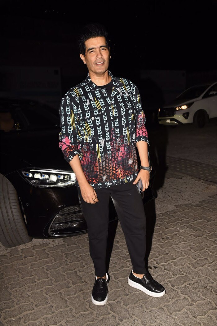 Ace designer Manish Malhotra posed for shutterbugs in Worli.