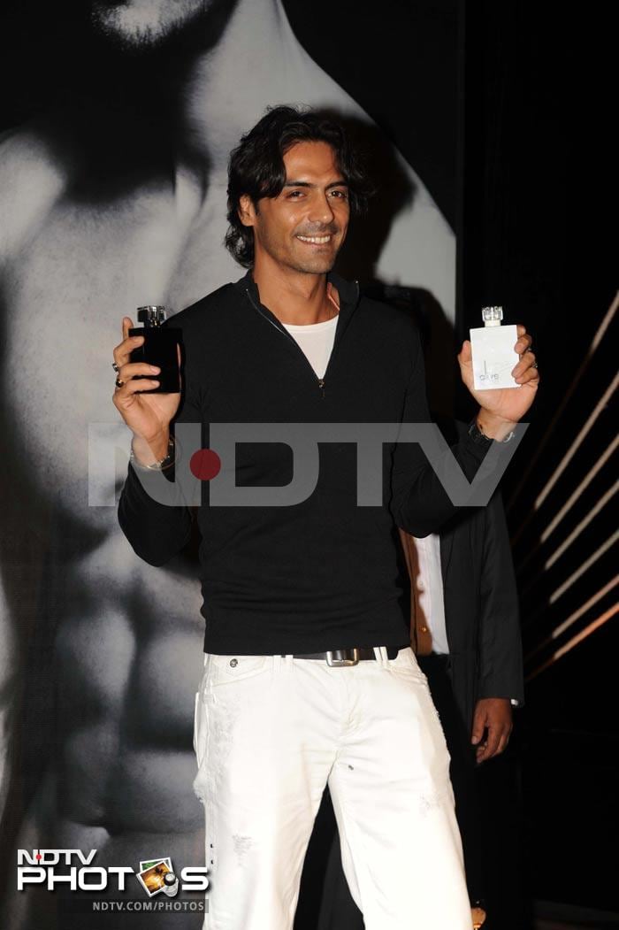 Arjun launches signature perfume, parties with friends