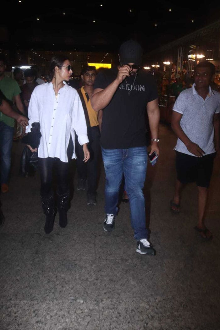 Back From New York, Arjun Kapoor And Malaika Arora Exit The Airport Together
