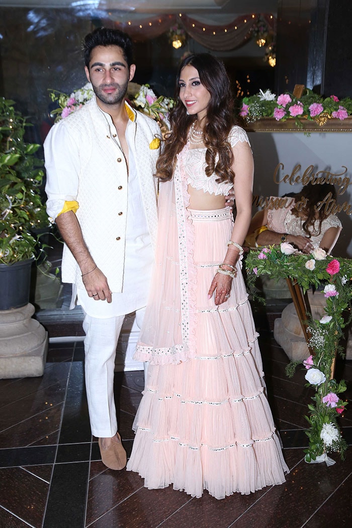 Kareena, Karisma Kapoor And Kiara Advani Attend Armaan Jain\'s Roka