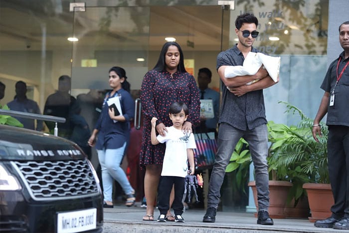 Arpita Khan Sharma And Aayush Take Baby Ayat Home