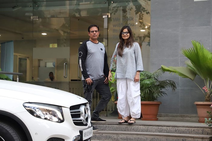 Salman Khan\'s Sister Arpita Khan Sharma Welcomes Baby Girl, Arbaaz Khan, Giorgia Andriani And Khandaan Visit Her At Hospital