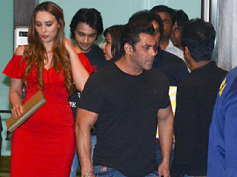 Photo : Salman Khan's Swag Se Swagat At Arpita's Christmas Party