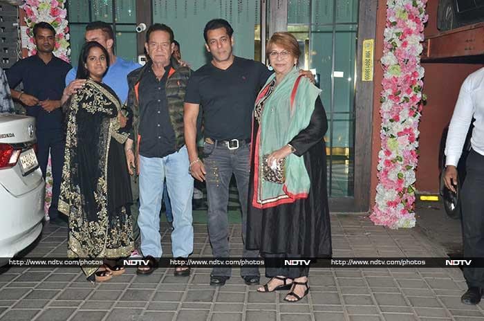 Famjam At Arpita\'s Diwali Dinner: Salman, Arbaaz, Sohail Spotted