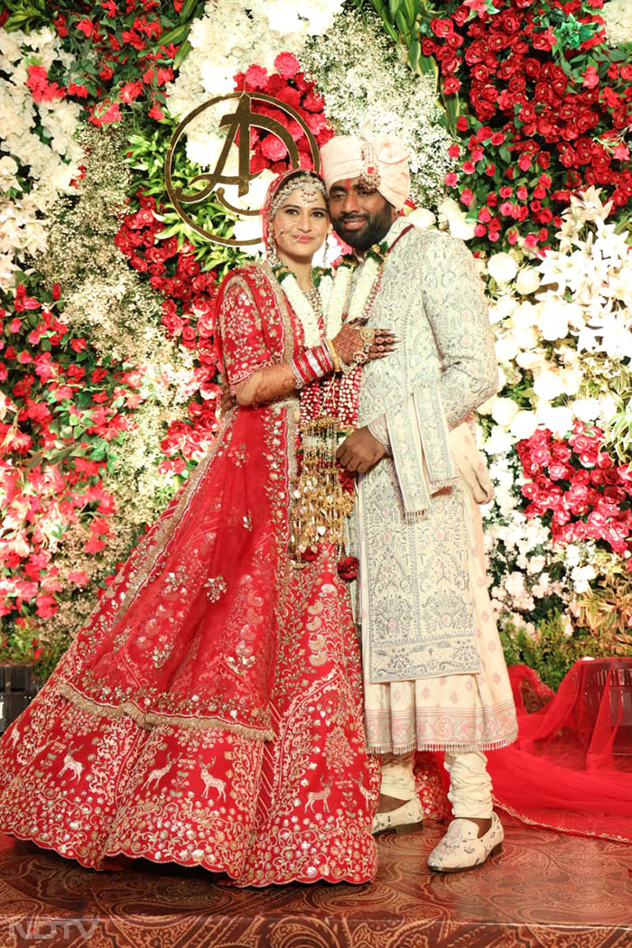 Arti Singh and husband Dipak Chauhan stepped out for a photo-op after the ceremony last night. (Image courtesy: Varinder Chawla)