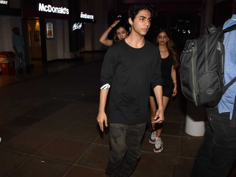 What Aryan, Suhana, Shanaya And Janhvi Were Up To On 'FriYay' Night