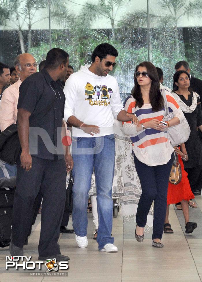 Parents-to-be Ash, Abhi at the airport