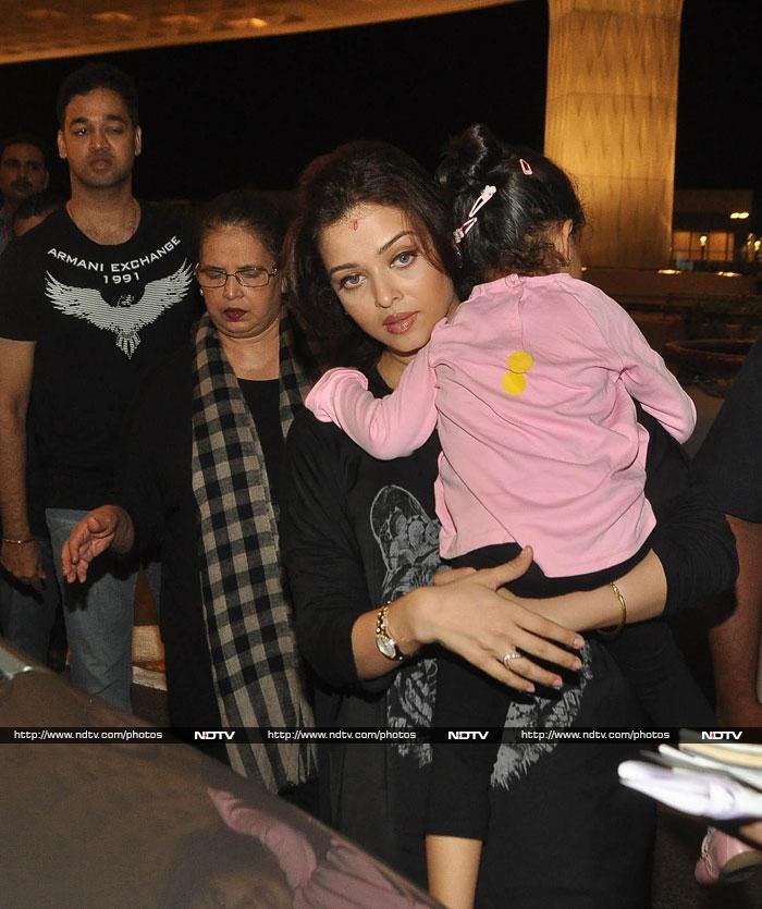 Aishwarya, Aaradhya are on a Plane to Cannes