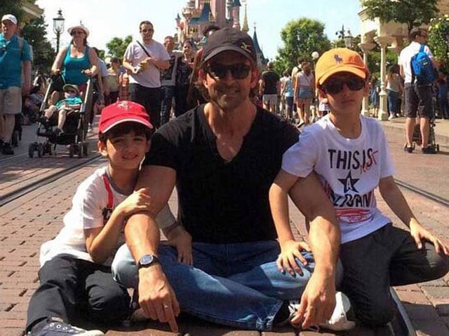 Photo : Hrithik and Junior Roshans go to Disneyland