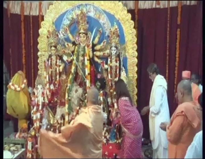 Mom-to-be Ash at Durga Puja