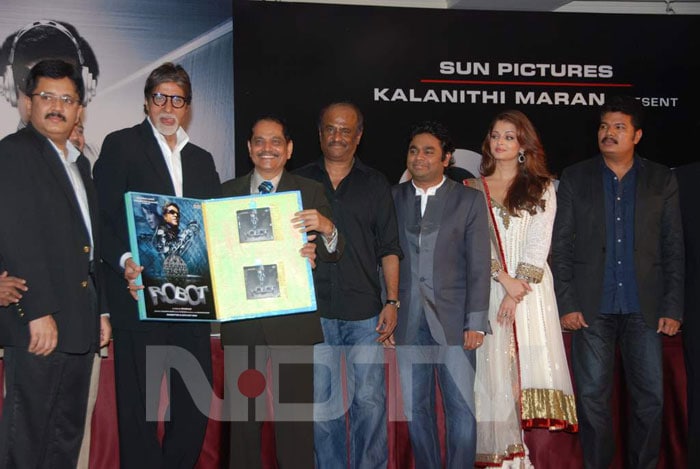 The two megastars, Rajinikanth and Amitabh Bachchan shared the dais after three years. The last time Rajnikant was in Mumbai was to show his movie <I>Shivaji</I> to Amitabh.