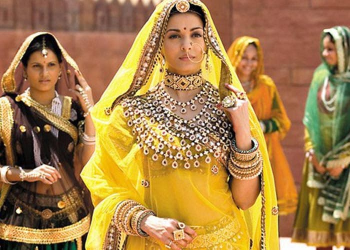 As queen Jodhaa in Ashutosh Gowariker's period romance <i>Jodhaa Akbar</i> 2008, Ash wore <I>lehengas</i>with heavy embroidery on brocade. The royal Rajasthani touch was added with zardozi and <i>gota patti</i> work. <i>Kundan</i> and <i>polki</i> jewellery completed her look. No wonder, then, that she captivated an initially reluctant emperor Akbar, played by her <i>Dhoom: 2</i> co-star Hrithik Roshan.