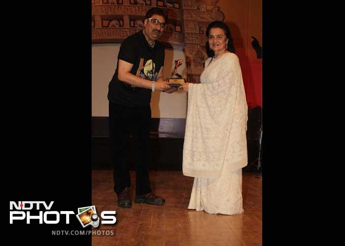 Rakhi Sawant, Asha Parekh, at Ambedkar Awards