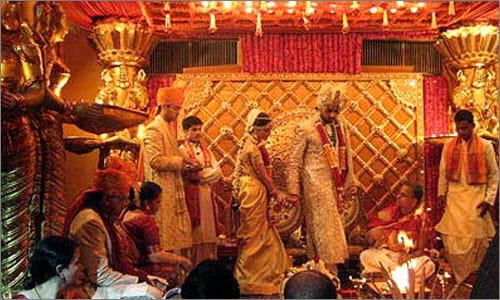 <b><i>Saat pheras</i></B>: Ash, Abhi exchanging wedding wows