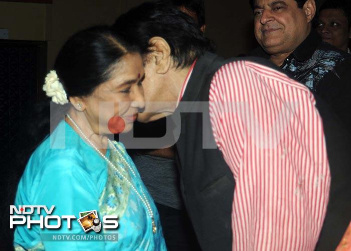 Asha Bhosle celebrates birthday with veteran actor Manoj Kumar