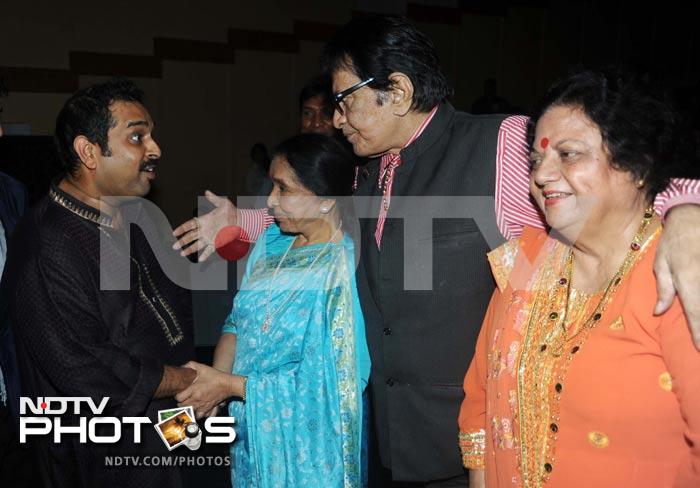 Asha Bhosle celebrates birthday with veteran actor Manoj Kumar