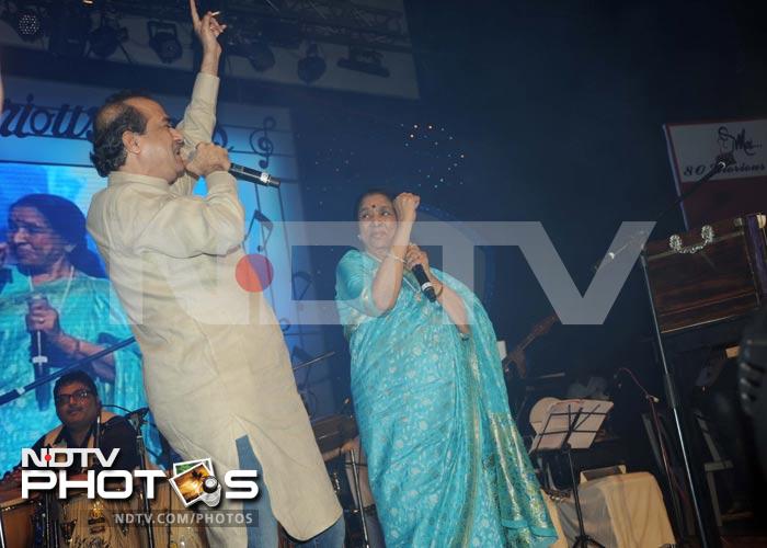 Asha Bhosle celebrates birthday with veteran actor Manoj Kumar