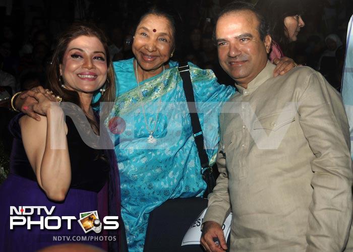 Asha Bhosle celebrates birthday with veteran actor Manoj Kumar