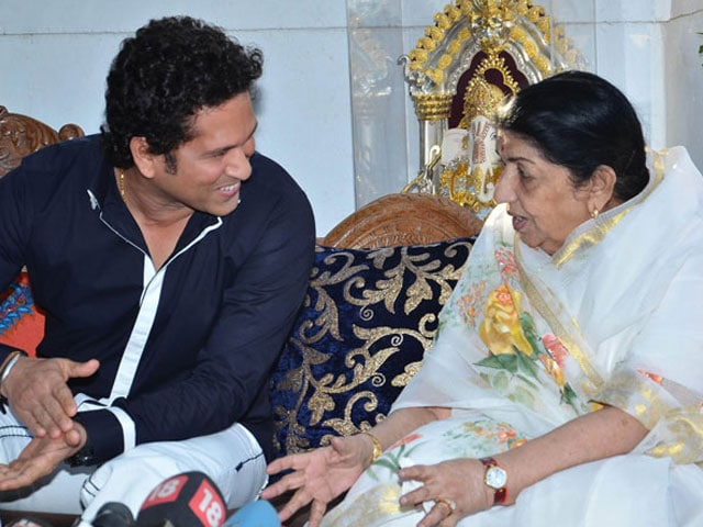 Photo : Sachin meets his favourite singer, Lata her favourite cricketer