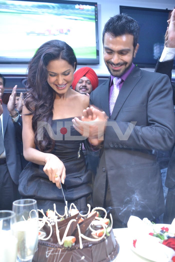 Veena Malik celebrates her birthday with Ashmit Patel