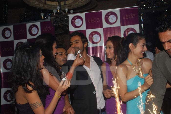 Veena Malik at Ashmit\'s birthday bash