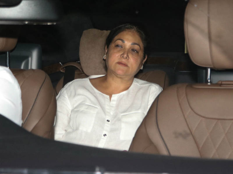 ऐश्वर्या राय के पिता की मौत के बाद बच्चन परिवार से मिलने पहुंचा अंबानी परिवार