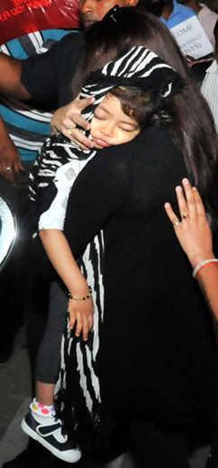 Ash, Aaradhya and the madding crowd
