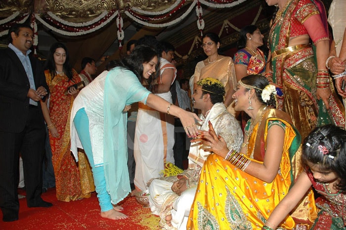 Music Director Srilekha shaking hands with Swapna.