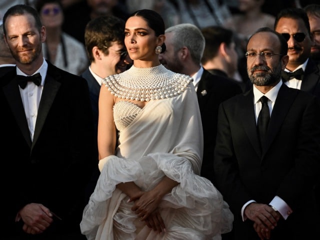Photo : At Cannes Closing Ceremony, Deepika Padukone Stole The Show In A Saree